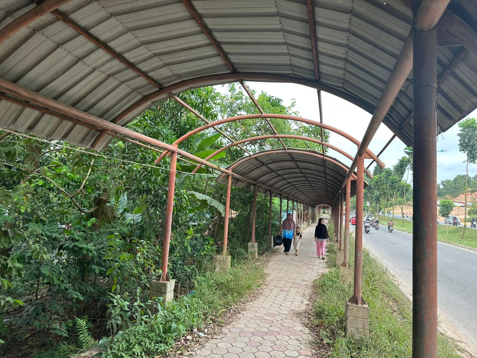 Kondisi trotoar Mukakuning.