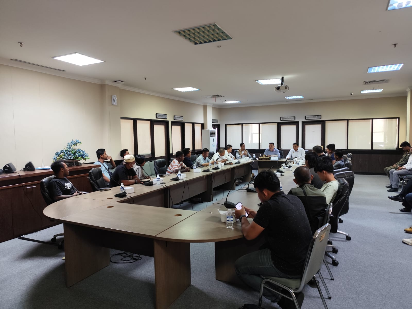 Para distributor saat menemui Komisi II DPRD Kepri, Rabu (10/12).