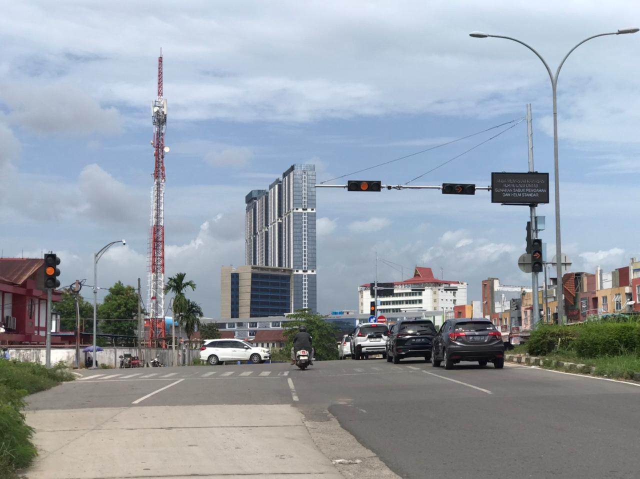 Traffic light di simpang Sinkom,  Batam center saat sedang tahap uji coba.