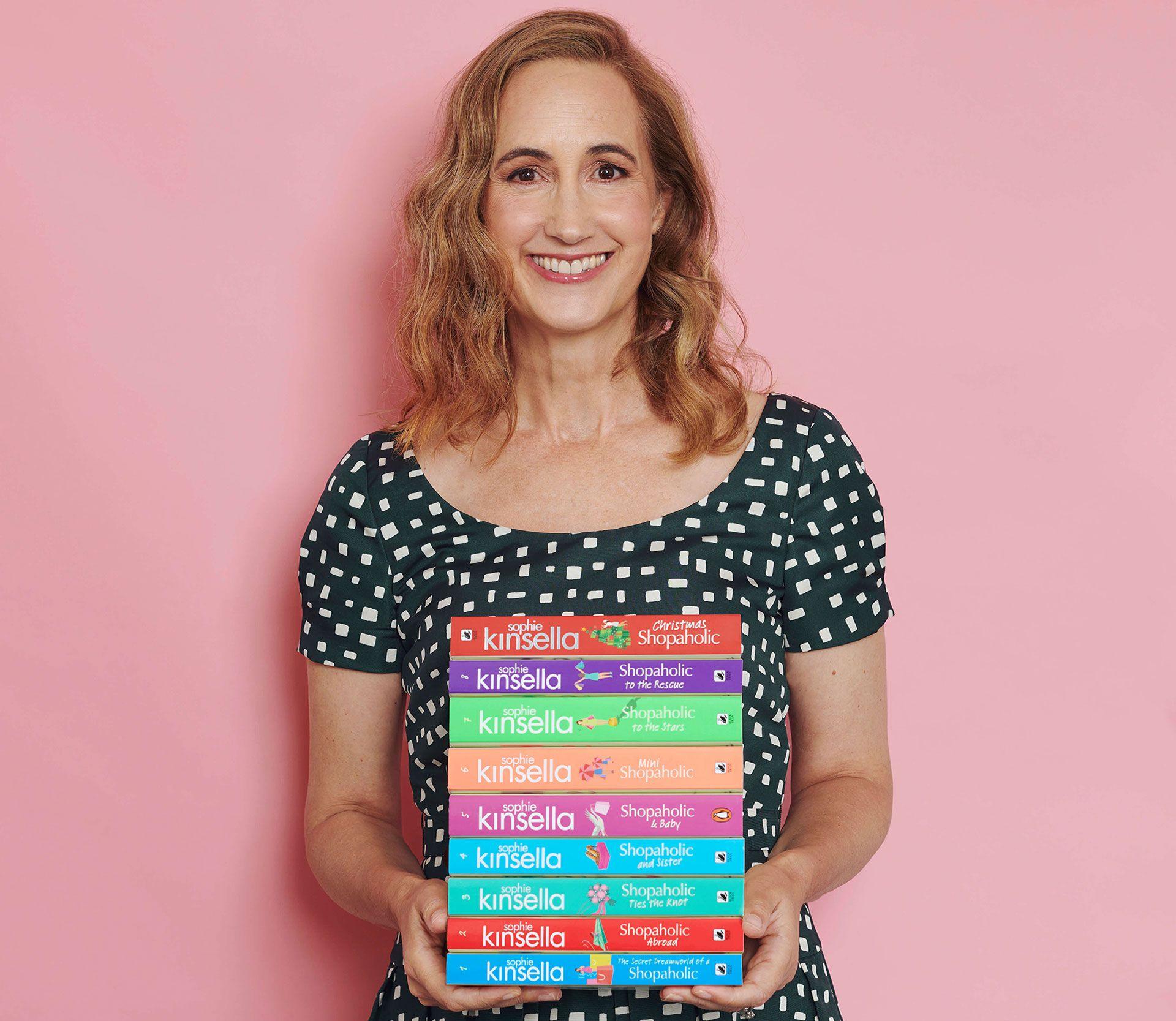 SOPHIE Kinsella semasa hidup, memegang beberapa novel karyanya. F BBC