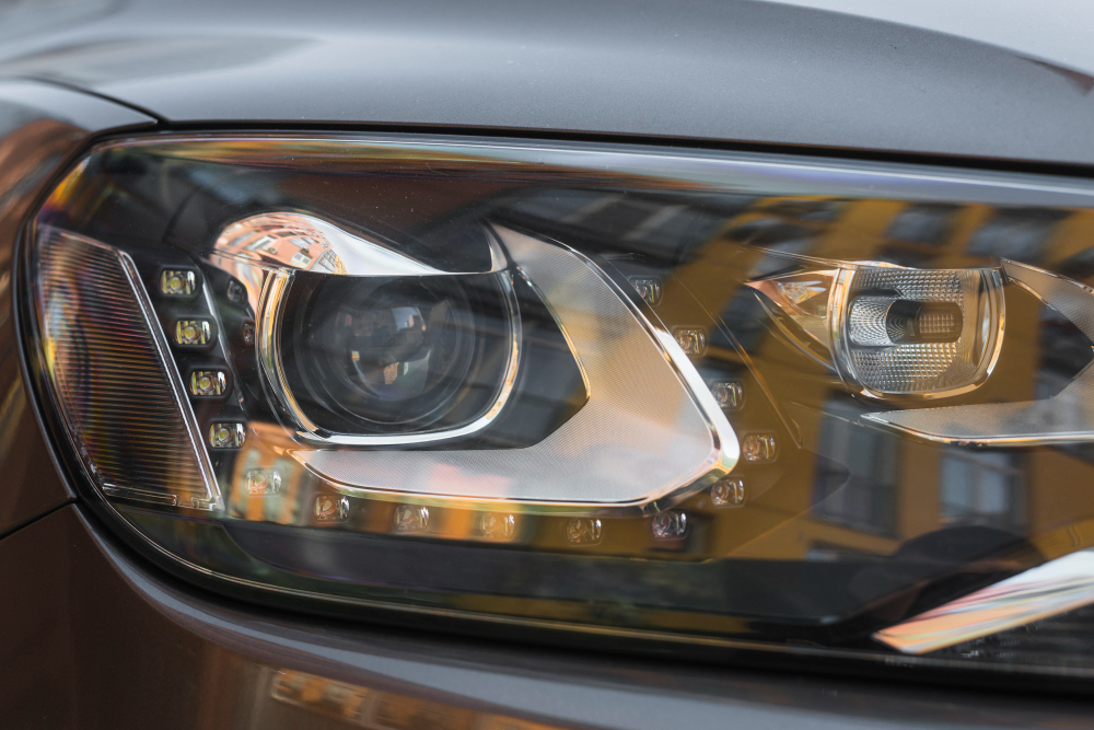 Lampu mobil perlu dijaga agar tidak merusak estetika dan keamanan.