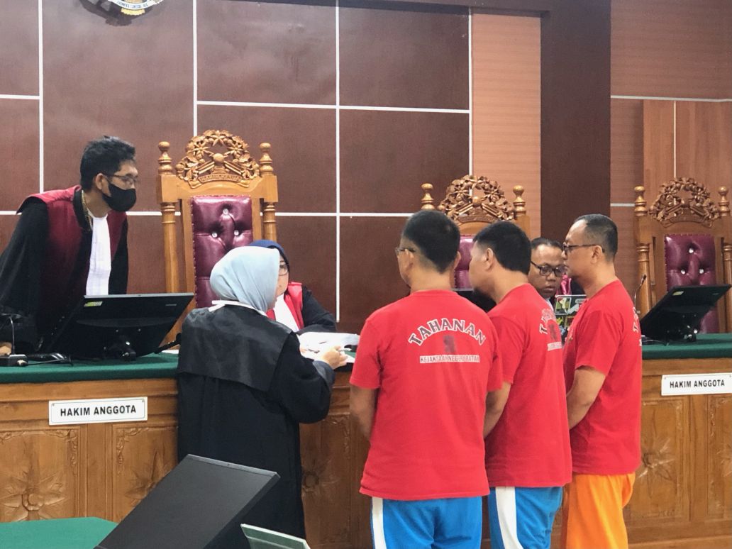 3 Penyelundup iphone saat mengikuti sidang di PN Batam.