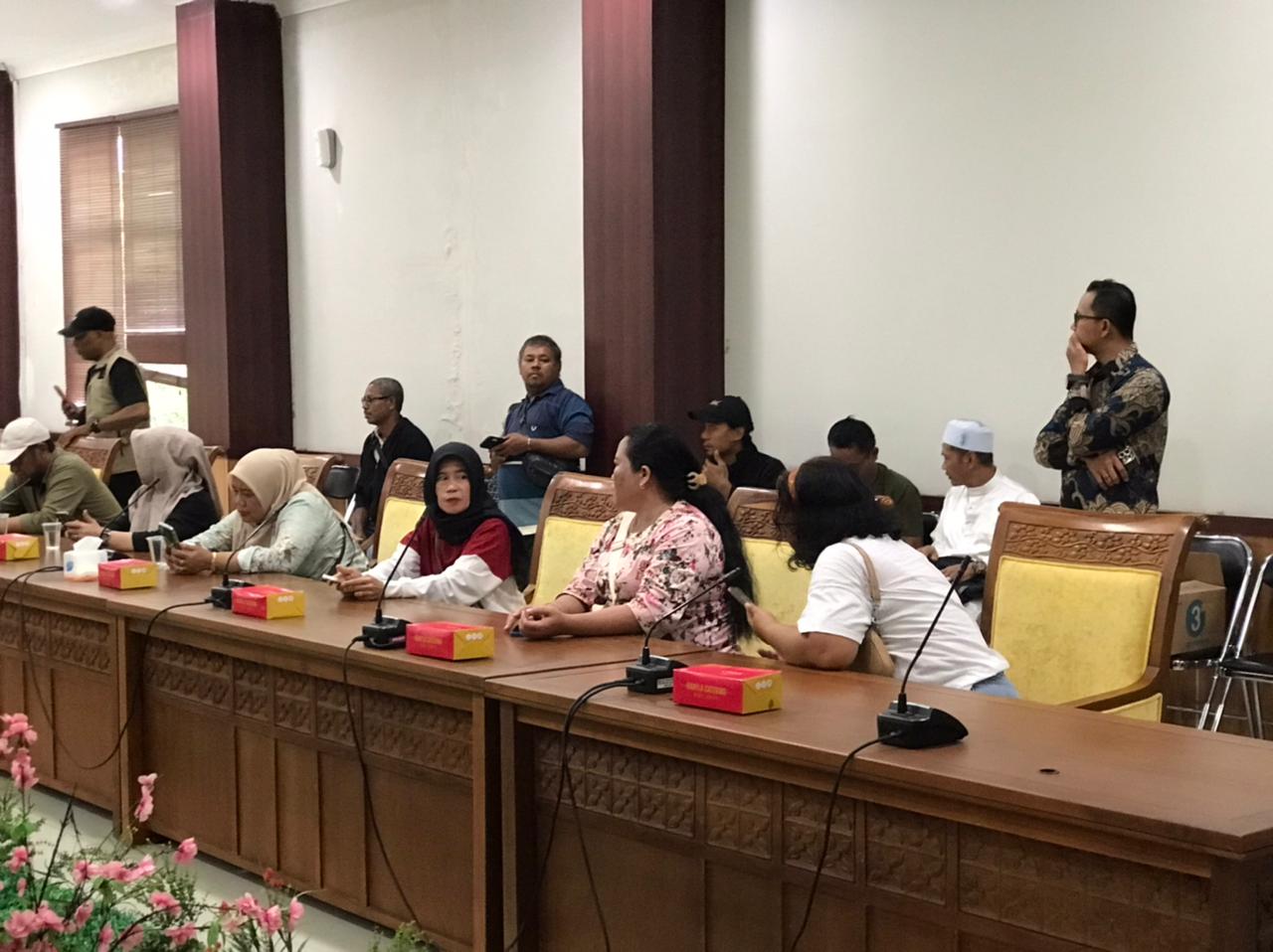 Suasana RDP warga dengan BTN soal sertifikat rumah di DPRD Batam.
