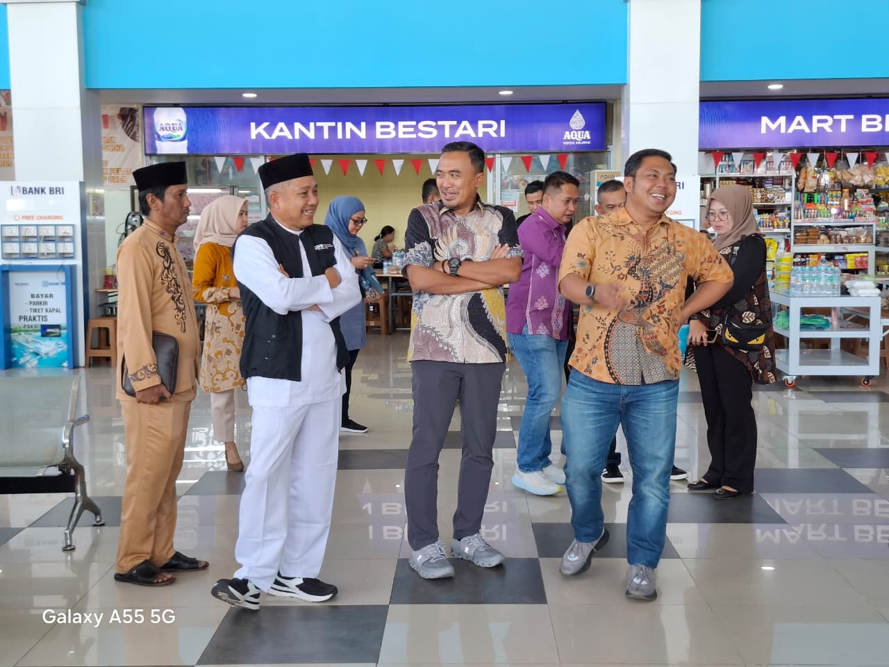 GM Pelindo Tanjungpinang, Adyttia saat meninjau kesiapan Pelabuhan SBP Tanjungpinang jelang libur Nataru.