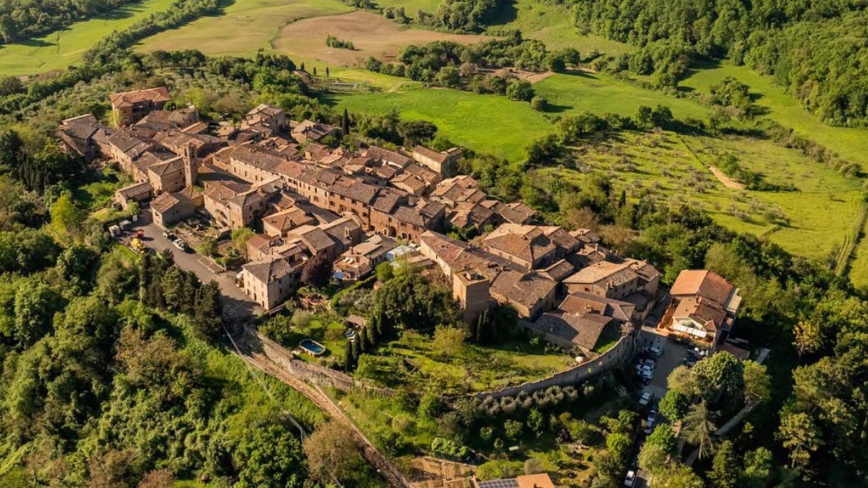Radicondoli kota di Italia yang menawarkan program rumah.