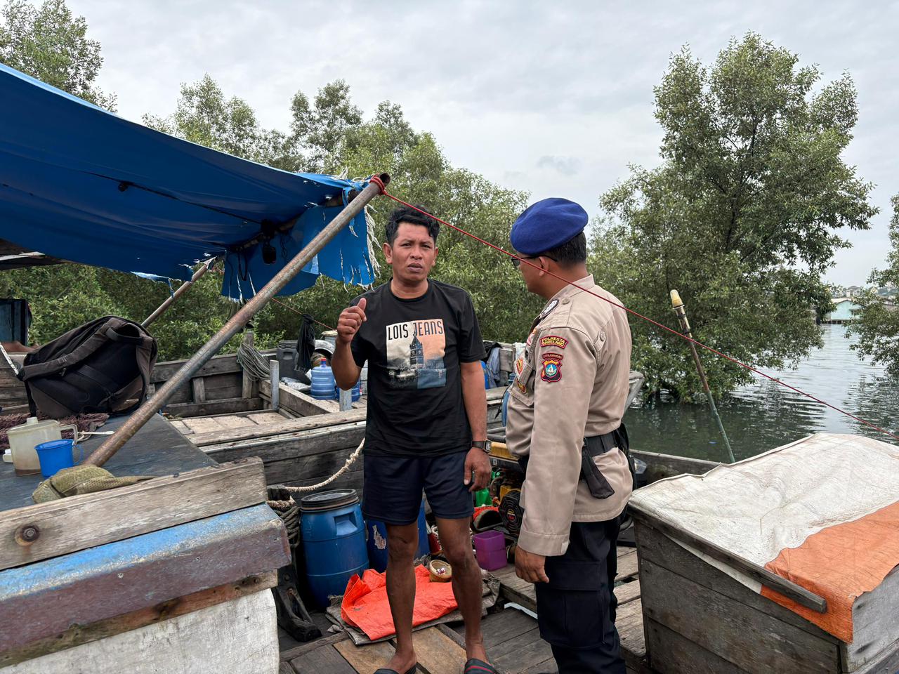 Satpolair Polresta Barelang mengingatkan nelayan untuk mewaspadai cuaca ekstrem.