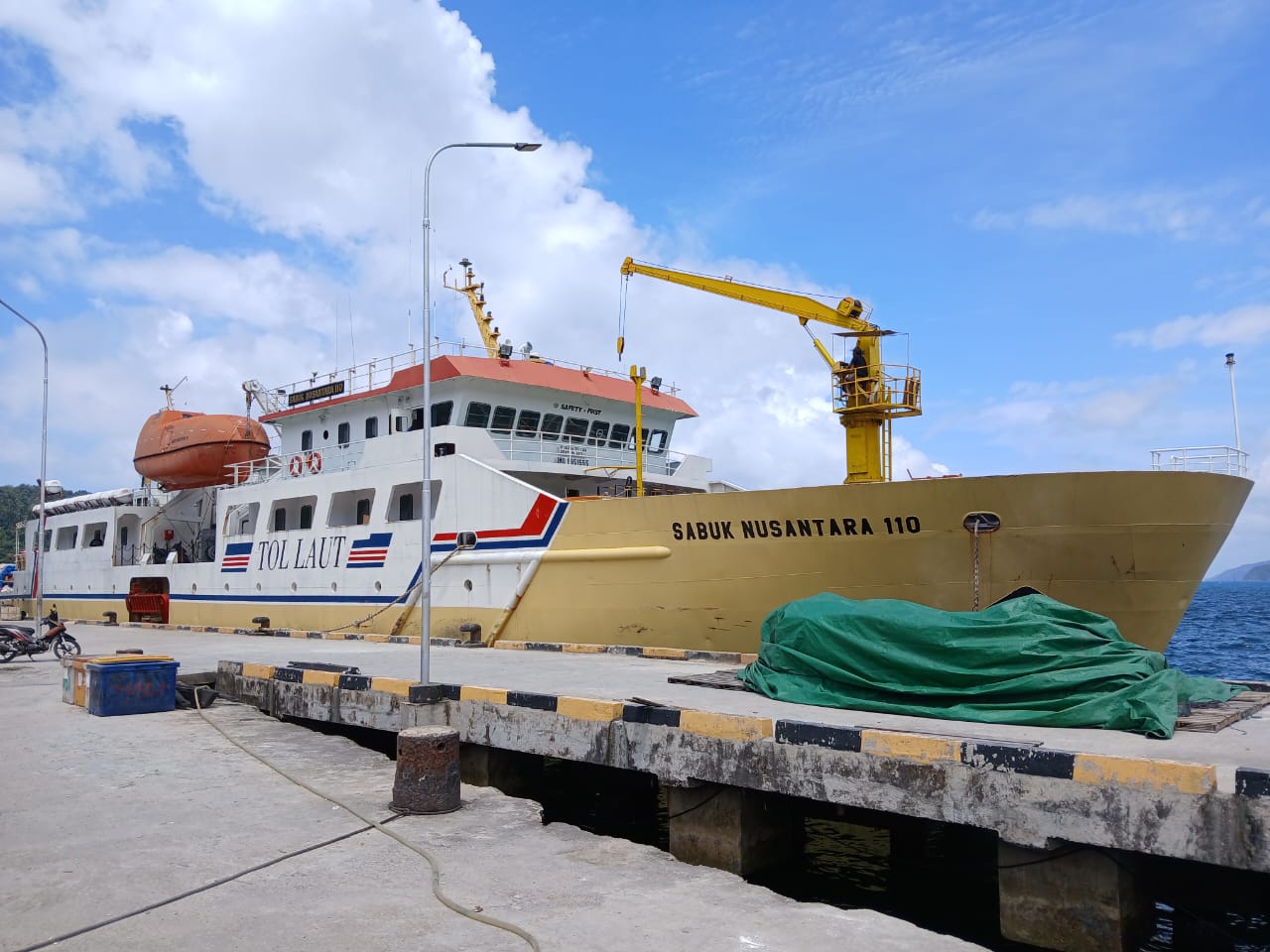 Suasana kabin penumpang KM Sabuk Nusantara 110, kapal ini jadi alternatif warga Anambas untuk nikmati libur Nataru.