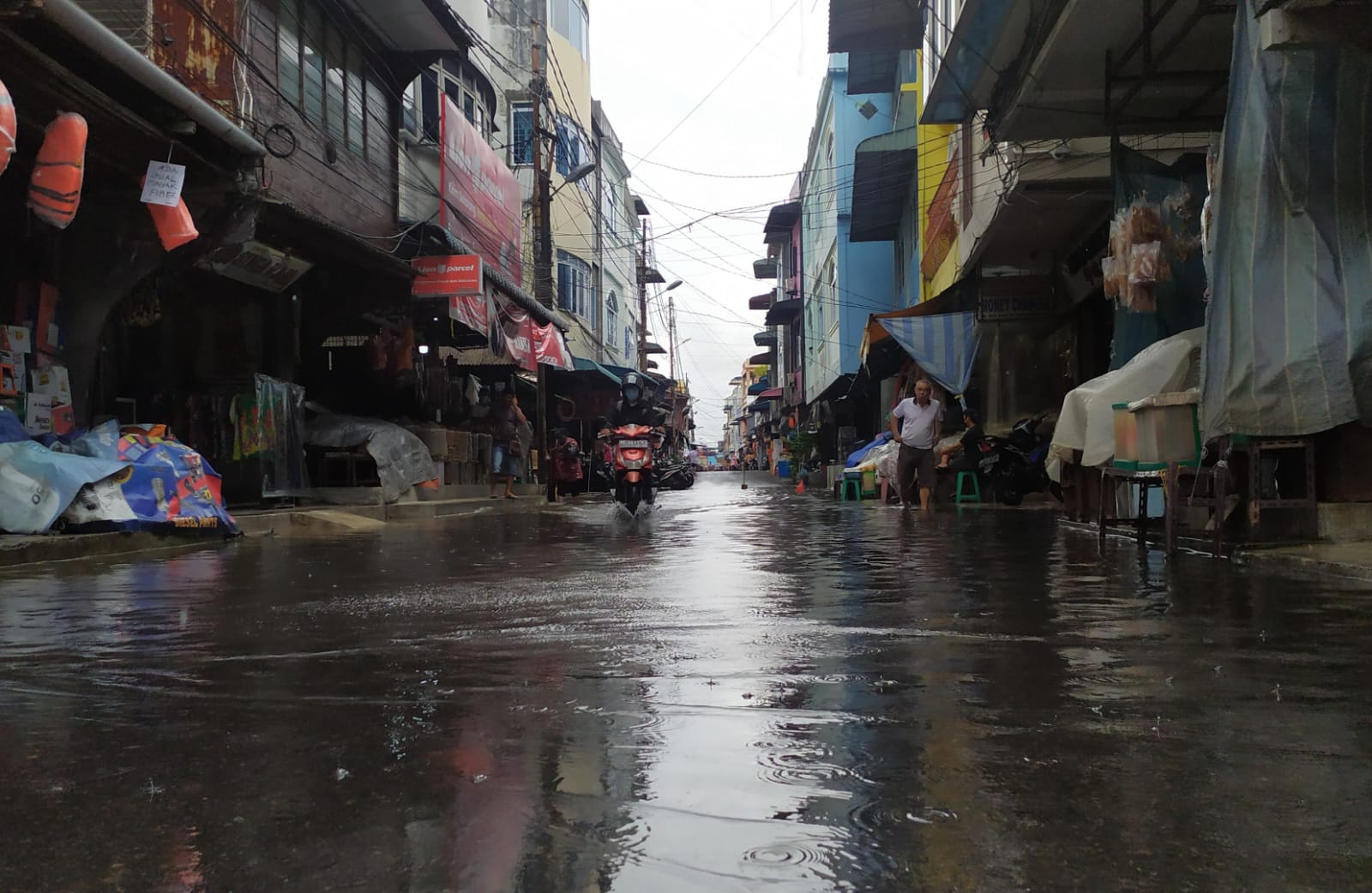 Banjir rob di kawasan Kecamatan Tanjungpinang Kota, beberapa waktu lalu.