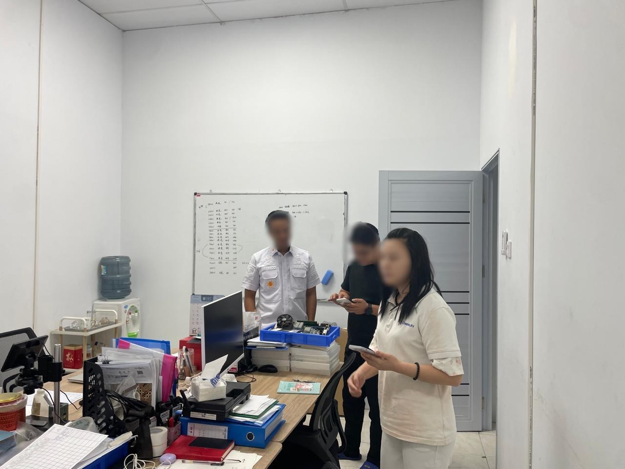 Imigrasi Batam memantau kepatuhan izin tinggal Warga Negara Asing (WNA) di kawasan industri Batam.