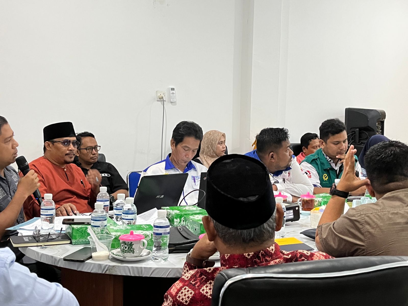 Rapat pembahasan UMK Batam Tahun 2026 yang dihadiri seluruh pihak dari Dewan Pengupahan.