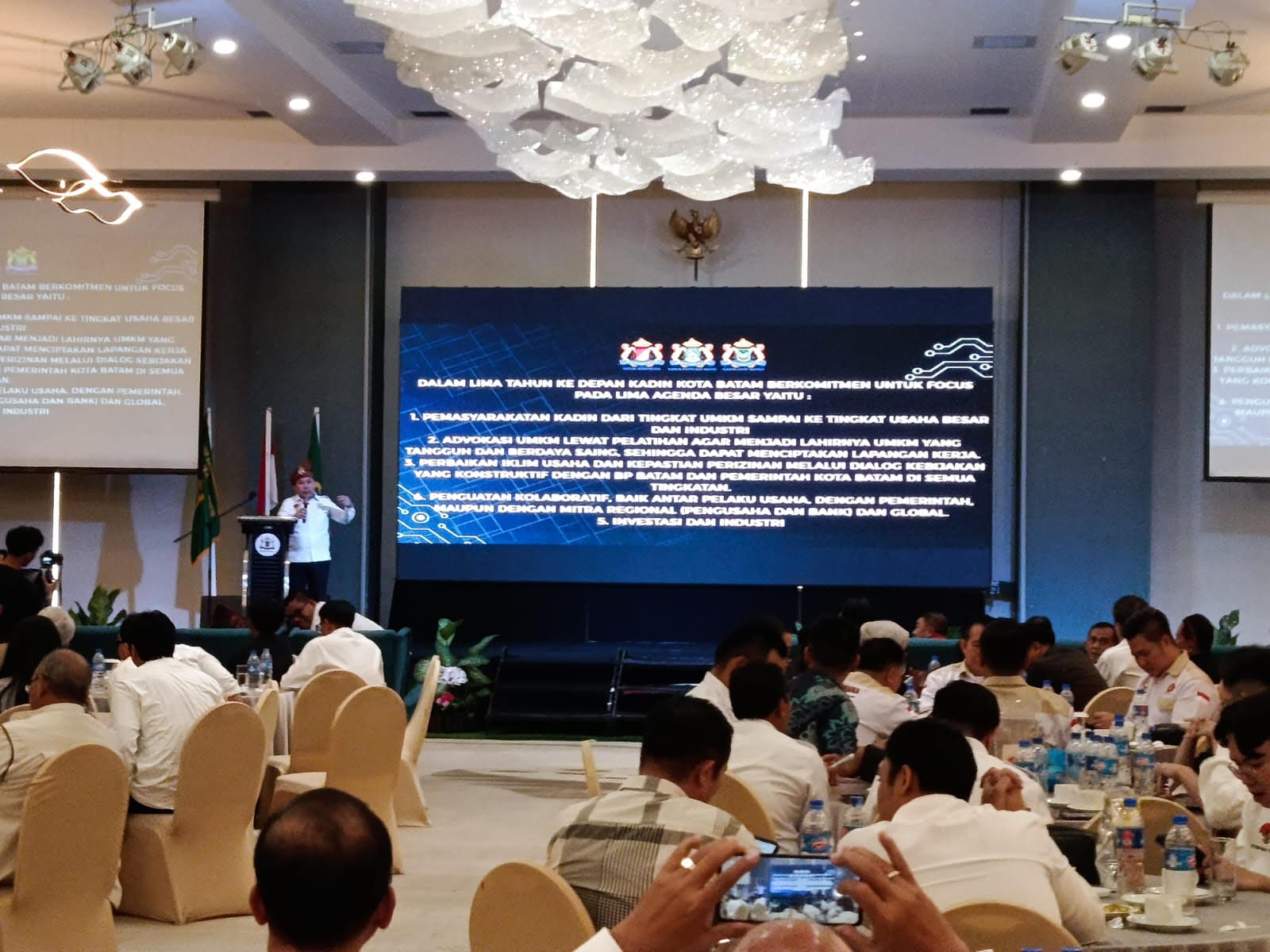 PELANTIKAN pengurus Kadin Batam di Planet Hotel Holiday, Senin (22/112/2025).