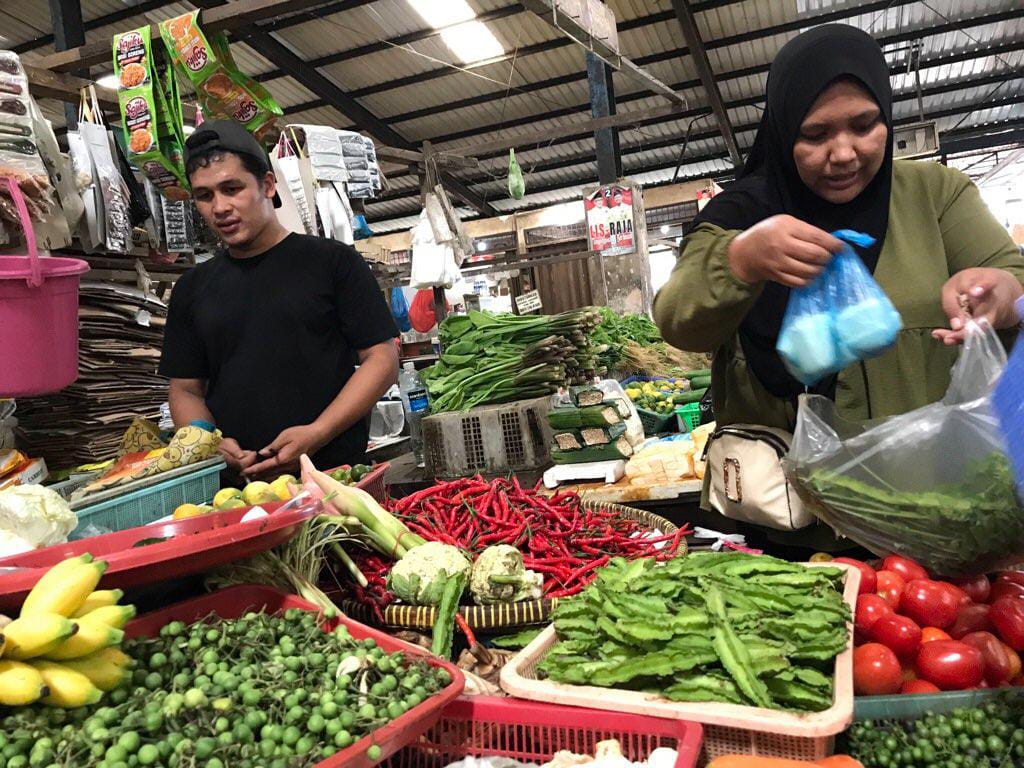 Harga cabai di Kota Tanjungpinang masih mahal jelang perayaan Nataru, Senin (22/12/2025).