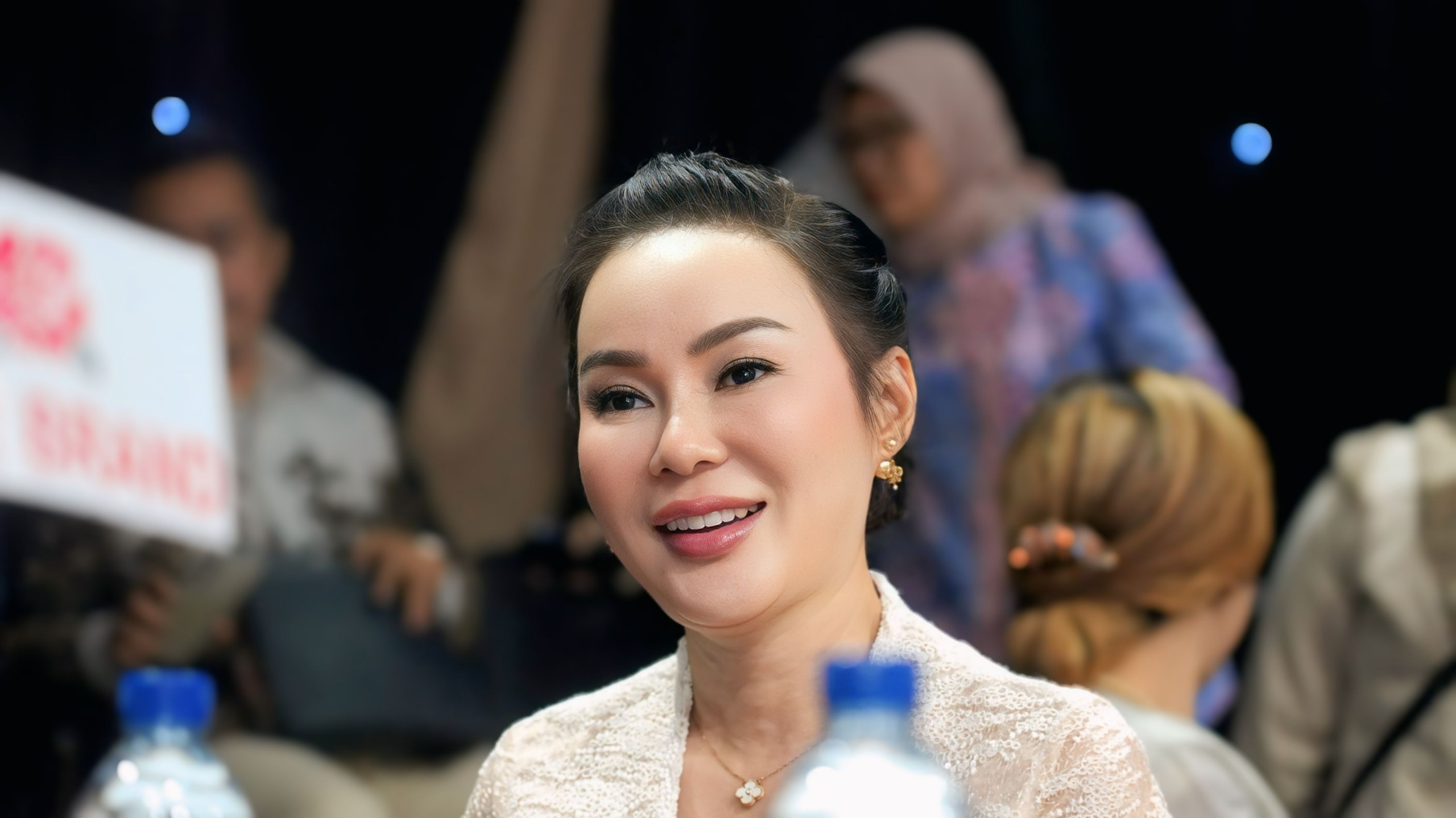 Li Claudia Chandra menerima dua penghargaan nasional pada Peringatan Hari Ibu Nasional 2025, Senin (22/12).