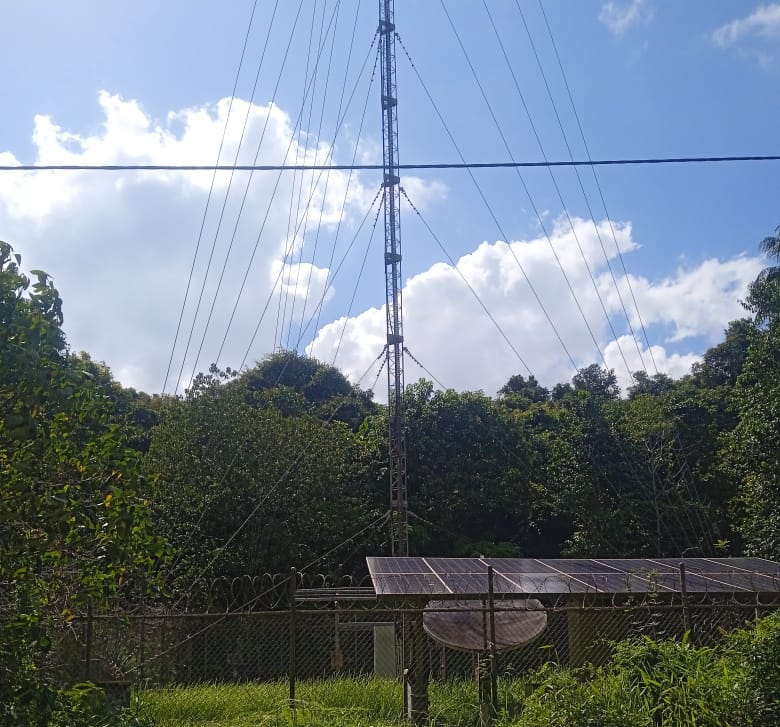 Tower mini Telkomsel yang berada di Desa Belungkur, Kecamatan Lingga Utara, Kabupaten Lingga.
