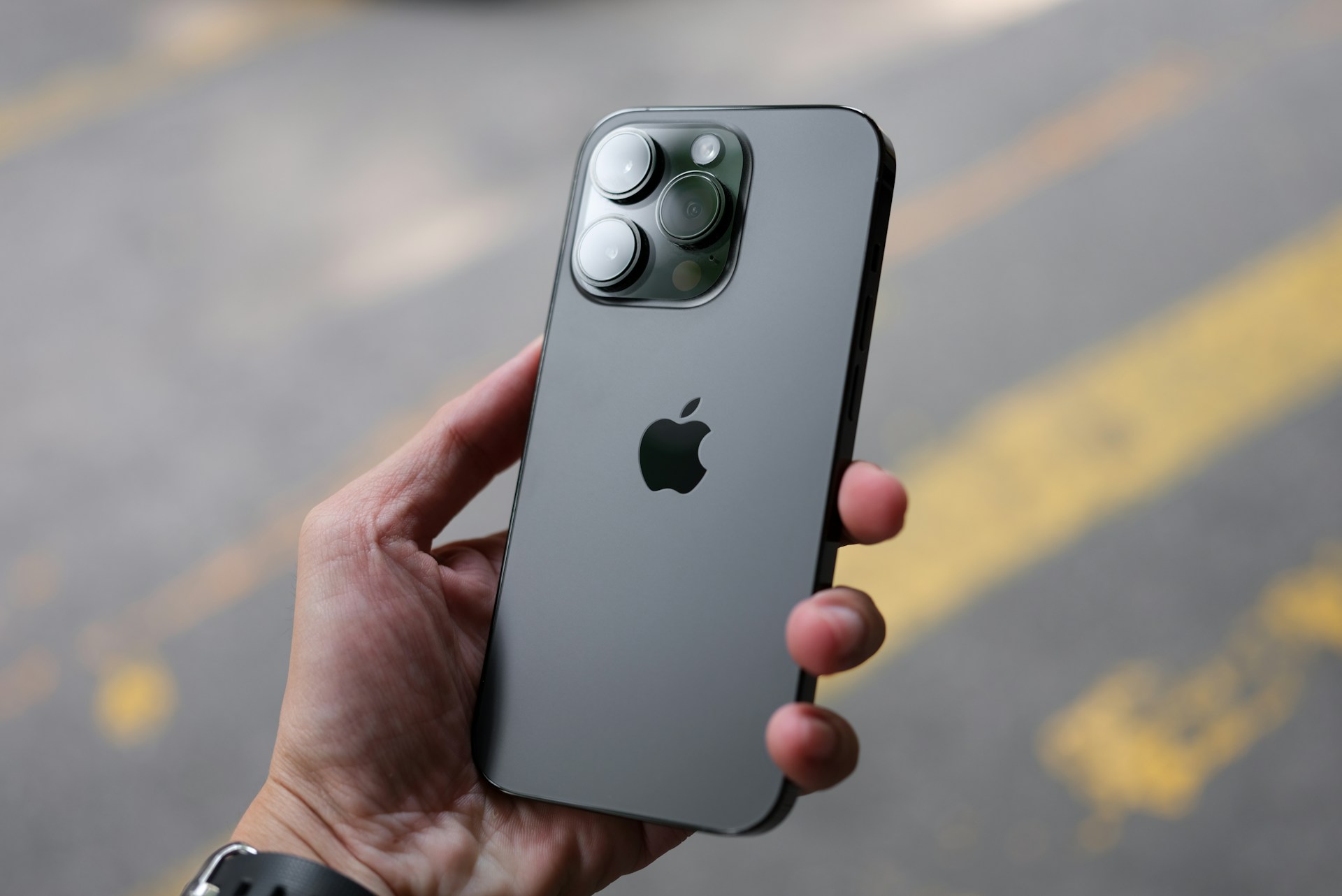 iPhone 14 masih memiliki banyak peminat pada tahun 2025.