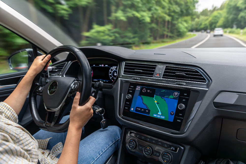 Head unit menjadi salah satu komponen berkendara di mobil.