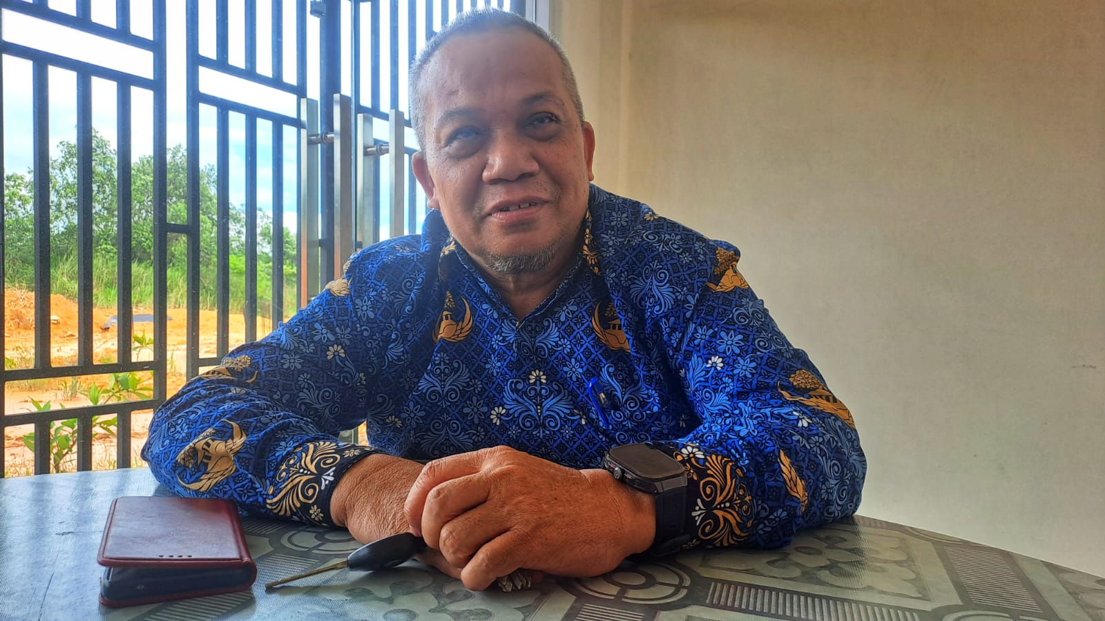 Kepala Dinas Tenaga Kerja (Disnaker) Bintan, Ii Santo, menjelaskan penetapan UMK Bintan 2026 usai rapat Dewan Pengupahan Provinsi Kepri.
