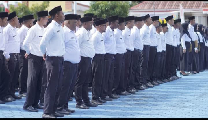 PPPK Kabupaten Lingga saat menerima SK beberapa waktu lalu. F. Vatawari/Batam Pos