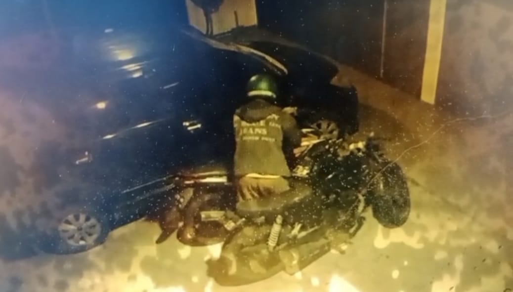 Aksi percobaan pencurian motor di Batu 7 Tanjungpinang, terekam CCTV. F. Tangkapan layar CCTV