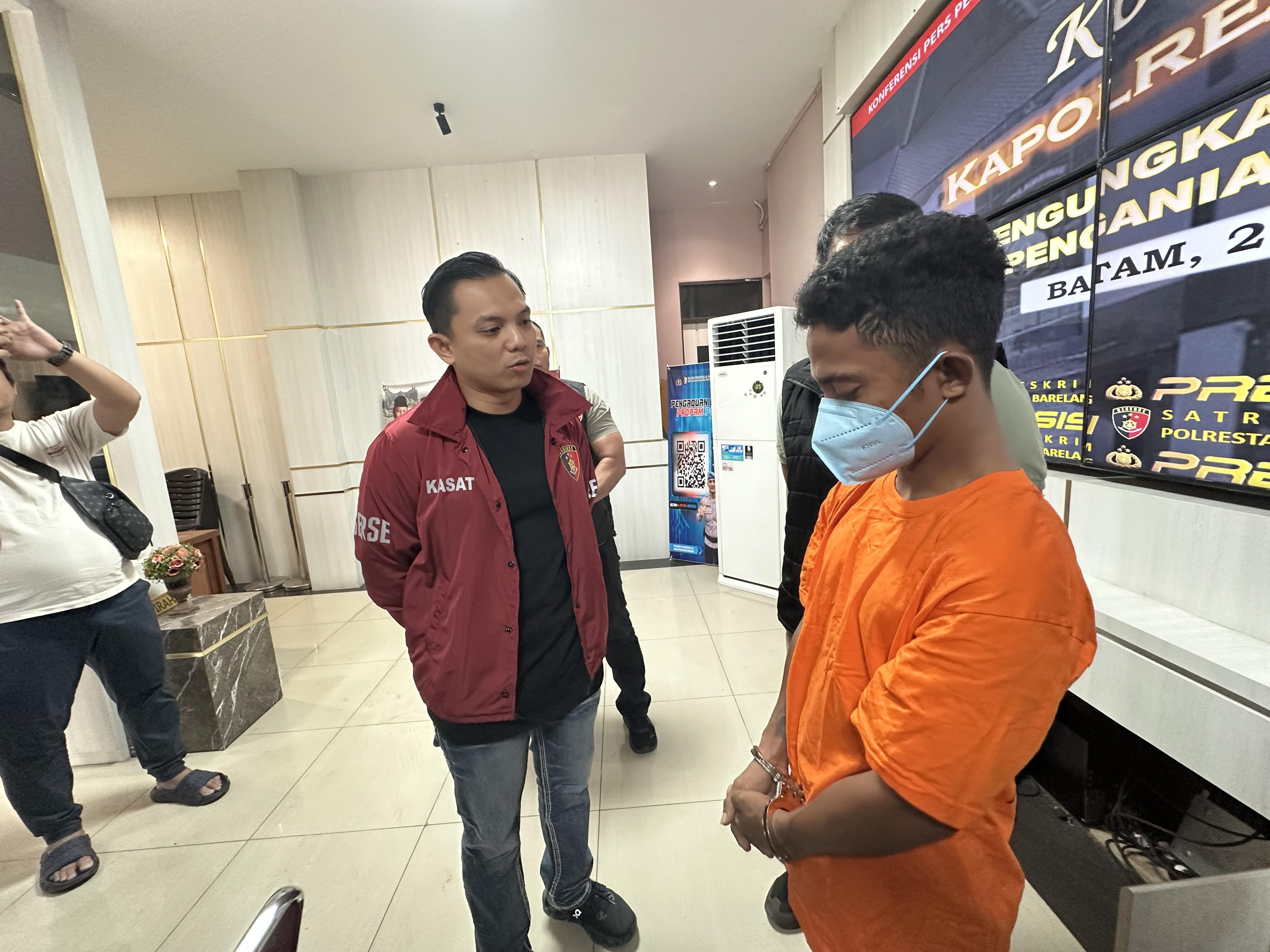 Polisi mengungkap kasus pembacokan korlap SPPG Sei Pelenggut oleh sekuriti di Mapolresta Barelang. F. Yofi Yuhendri/Batam Pos