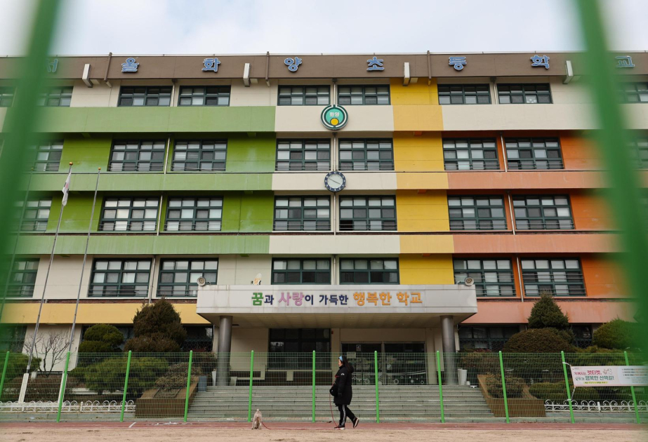 Sebanyak 4.008 sekolah di Korea Selatan tutup.