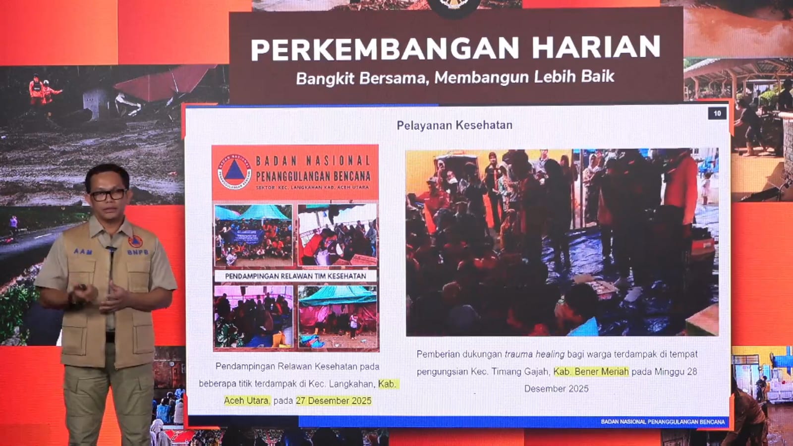 Kepala Pusat Data, Informasi, dan Komunikasi Kebencanaan BNPB, Abdul Muhari, menyampaikan keterangan pers terkait penanganan dan pemulihan pascabencana dalam konferensi pers di Jakarta. F. BNPB