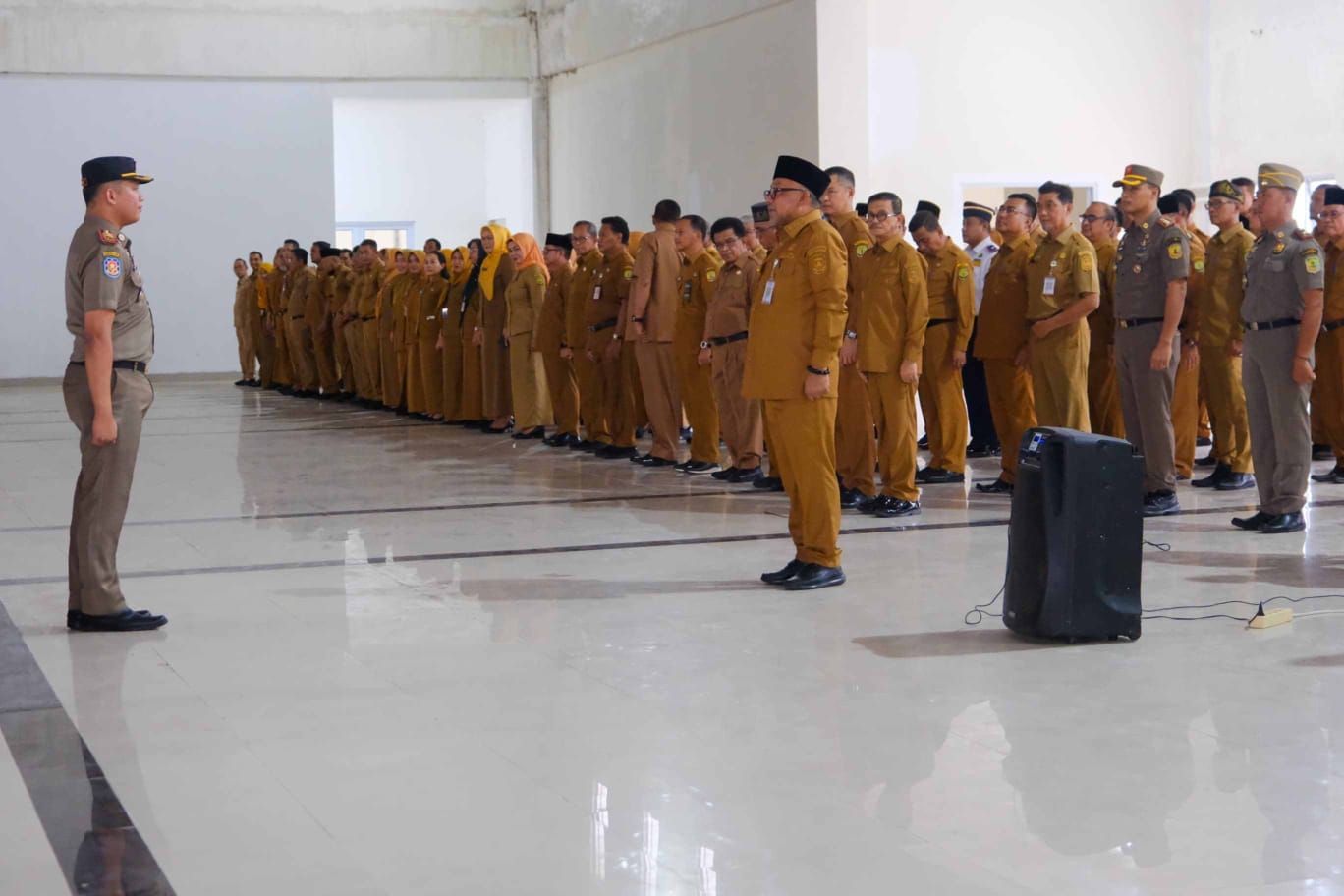 ASN Pemko Tanjungpinang menjalani apel bersama Walikota. F. Kominfo untuk Batam Pos