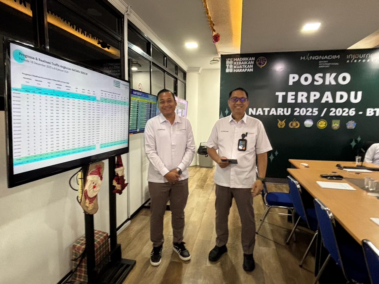 Direktur Operasi Bandara Internasional Hang Nadim Batam, Anton Marthalius, mengatakan penutupan posko berjalan lancar tanpa insiden berarti dalam penutupan posko, Senin (5/1/2026). F Yashinta/Batam Po