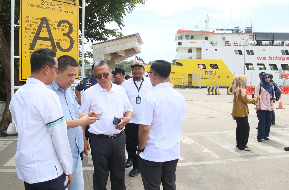 Komisi II DPRD Kepri melakukan sidak ke Pelabuhan Penyebrangan ASDP Telaga Punggur, Selasa (6/1). F. Cecep Mulyana/ Batam Pos
