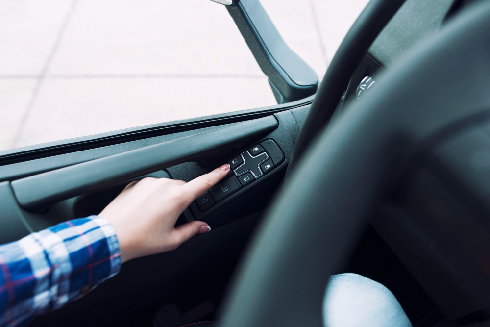 Fitur power window pada mobil modern.