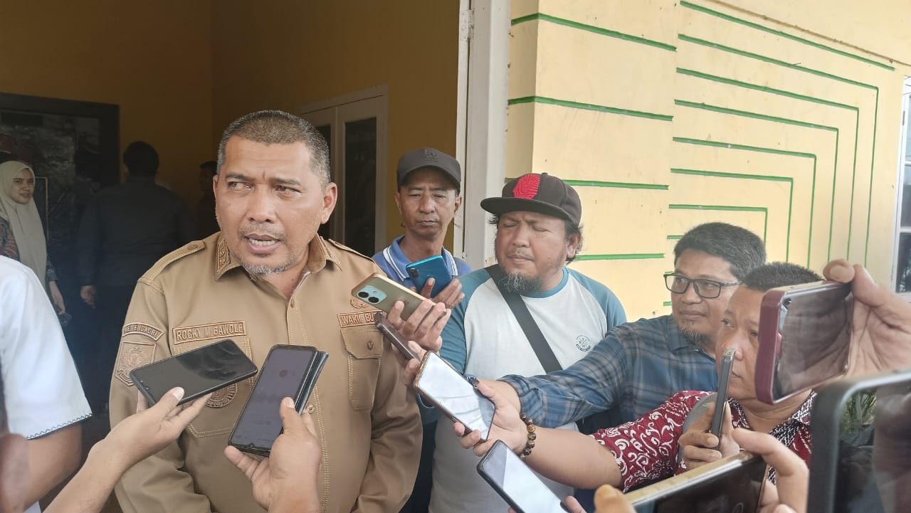 WAKIL Bupati Karimun Rocky Marciano Bawole saat menanggapi kabar PT KSS tidak beroperasi per 1 Januari 2026. F TRI YHARYONO/BATAMPOS