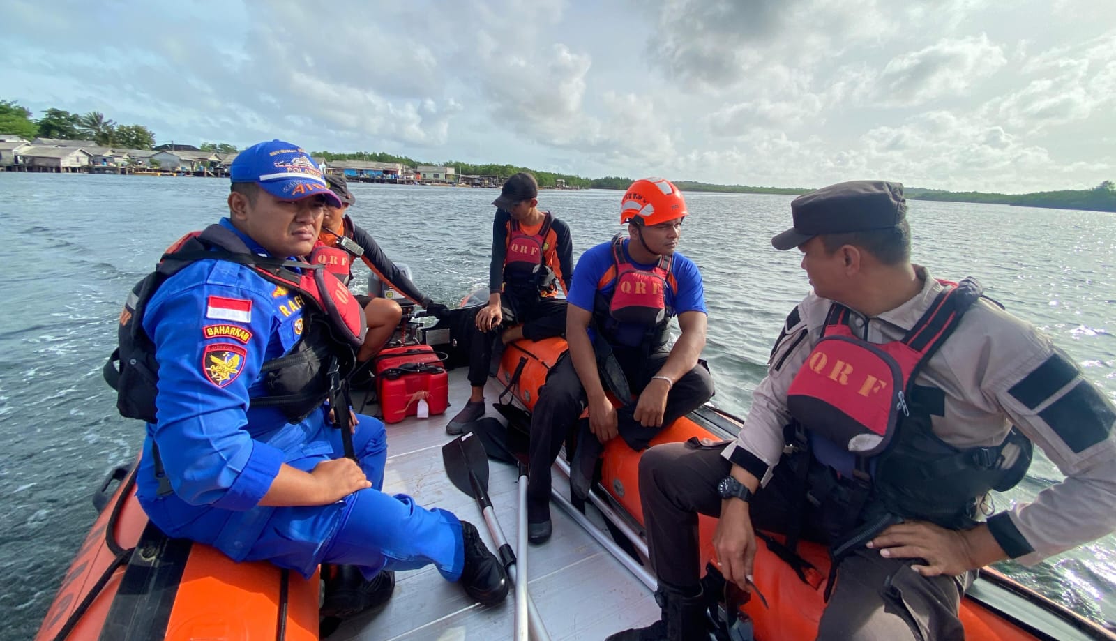 Tim SAR Gabungan masih menyisir lokasi hilangnya Top, warga Kampung Panglong, Desa Berakit, Bintan, Rabu (7/1/2026). F. Syafril untuk Batam Pos.