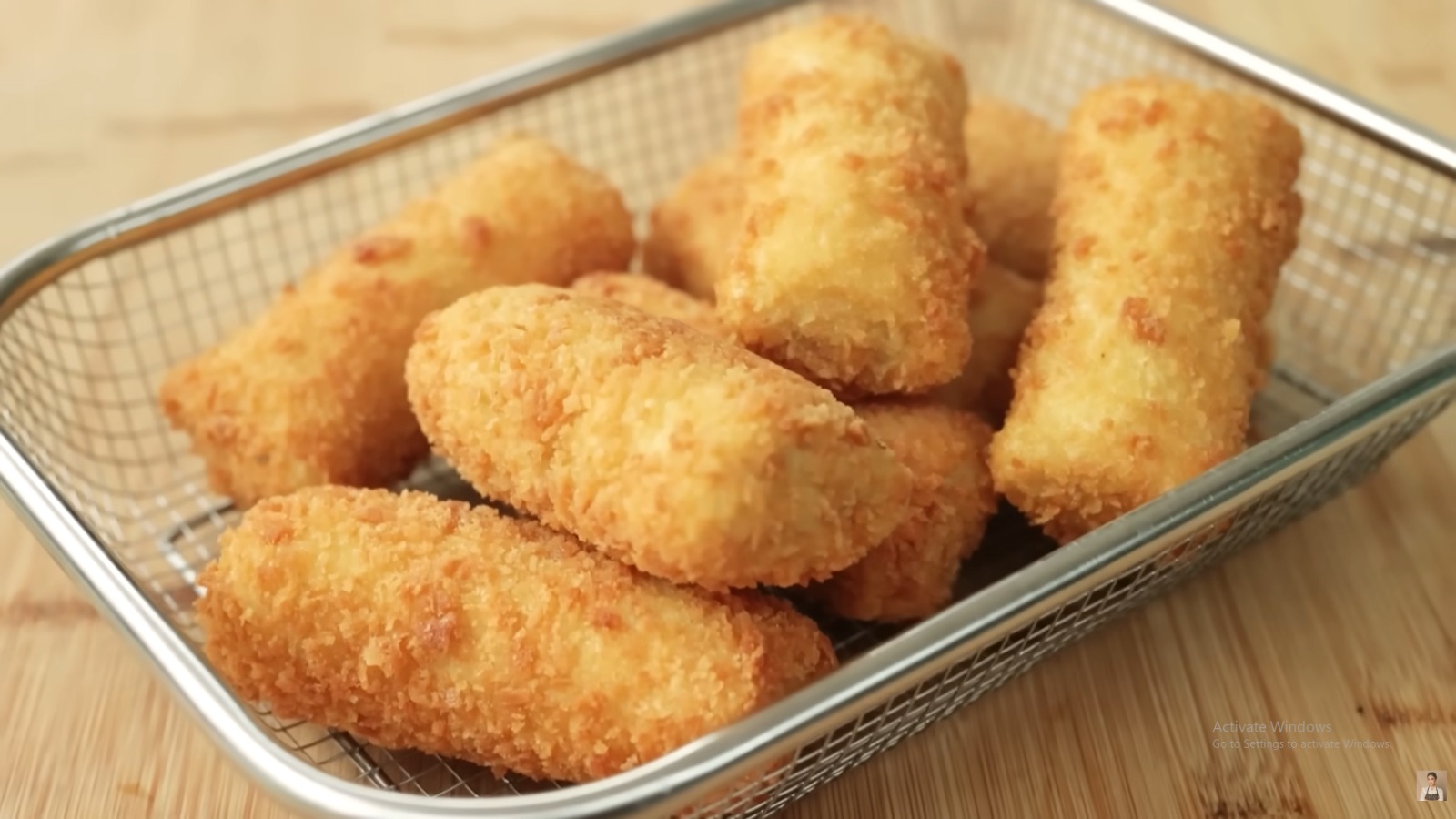 Risol menjadi camilan favorit di Kota Batam.