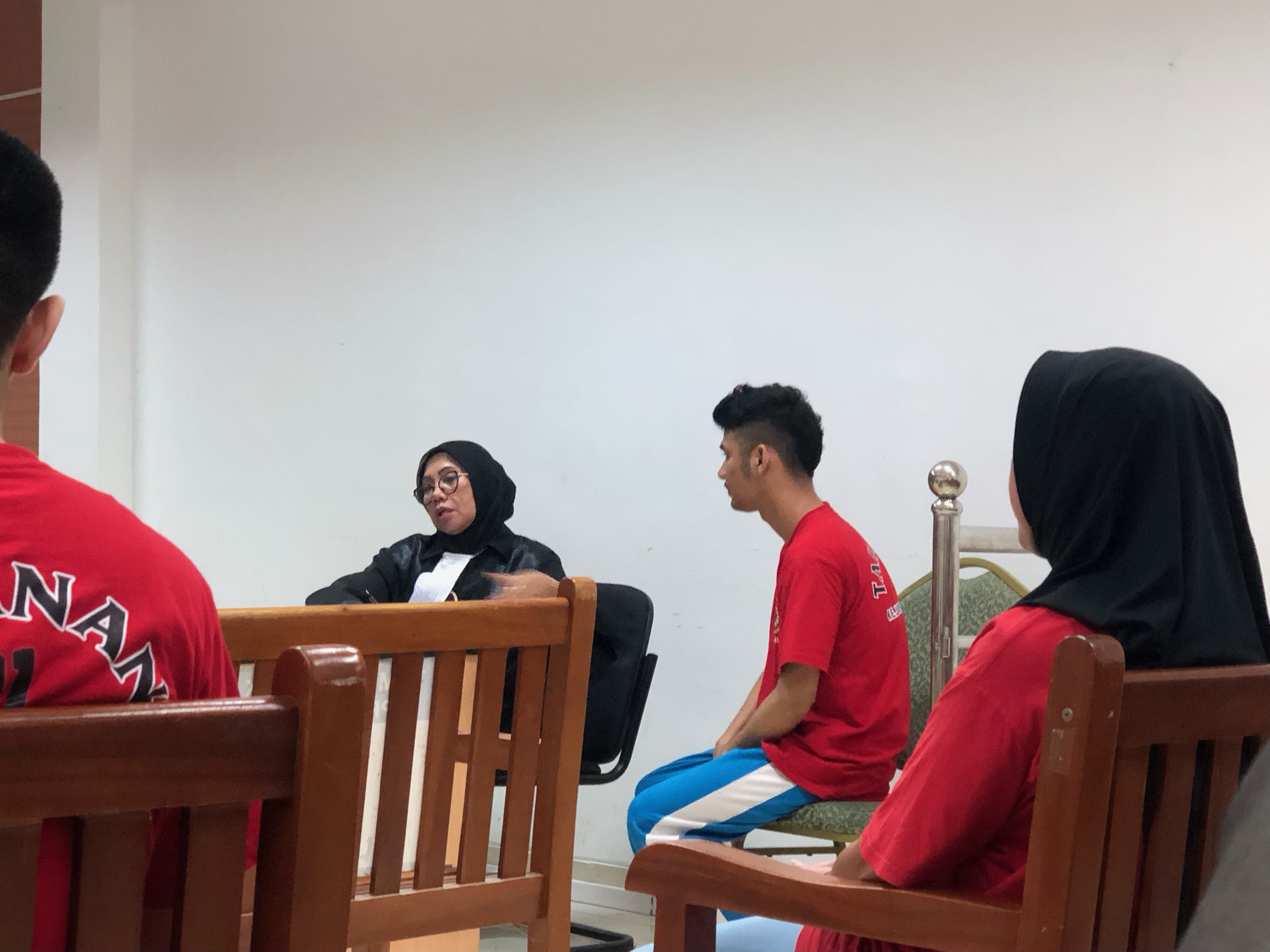 Terdakwa kasus narkotika Fajar Aulia menjalani sidang pembacaan tuntutan di Pengadilan Negeri Batam, Kamis (8/1/2026). F. Azis Maulana/Batam Pos