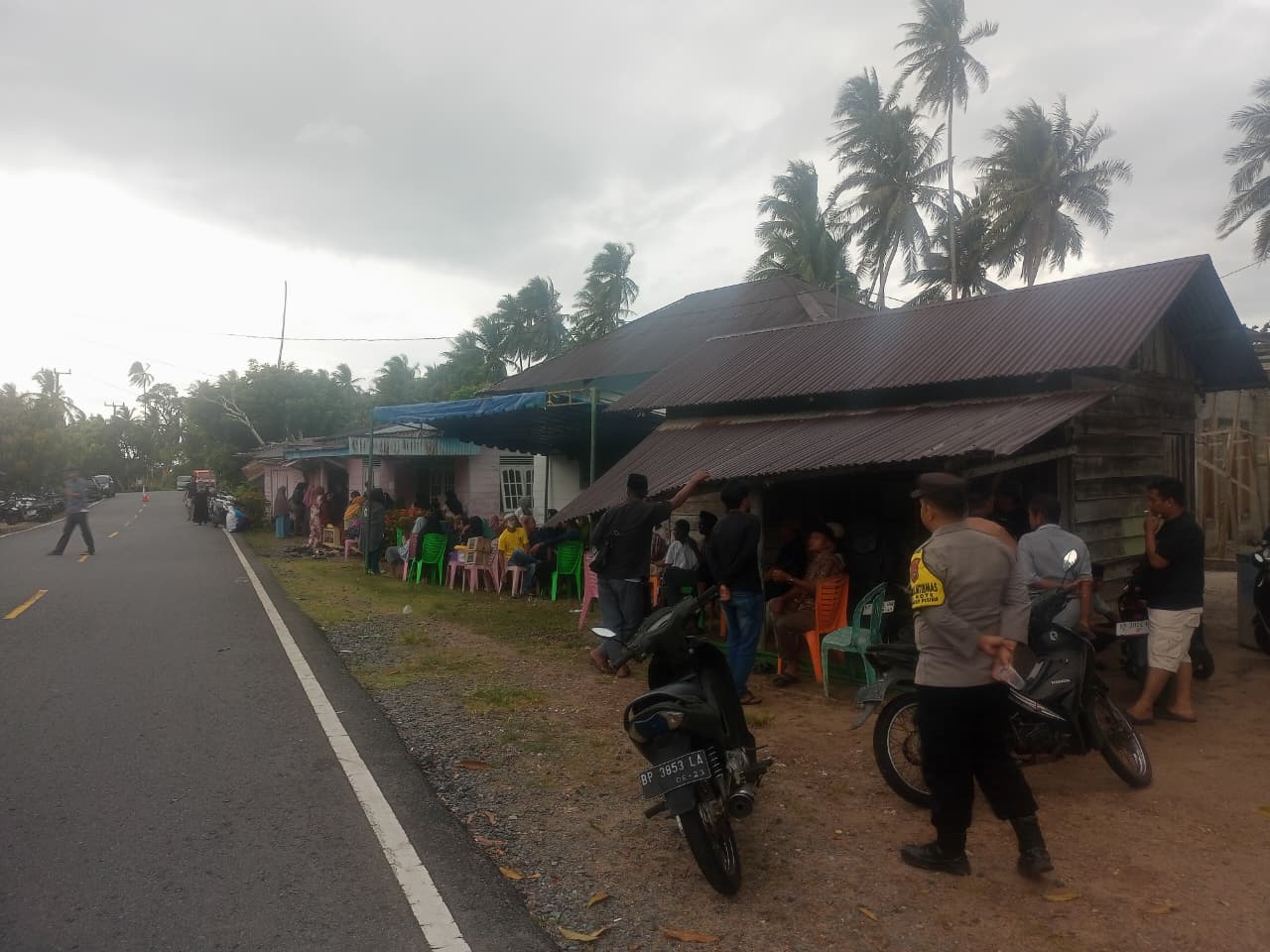 SUASANA di rumah duka Almarhum Zaki,  Kamis (8/1/2026). F. Vatawari/BATAM POS