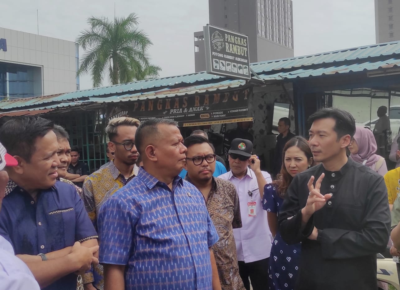 WAMEN UMKM Helvi Yuni Moraza (tengah) saat meninjau pedestrian Nagoya Heritage di Nagoya, Jumat (9/1/2026). F Cecep Mulyana/Batam Pos
