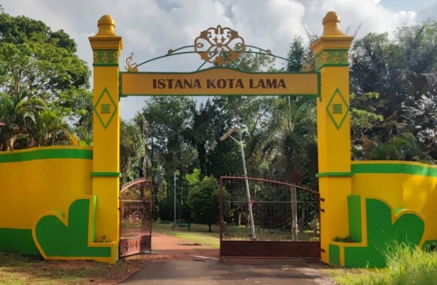 GAPURA pintu Masuk ke tempat bersejarah Istana Kota Lama, Tanjungpinang. F Yusnadi/Batam Pos