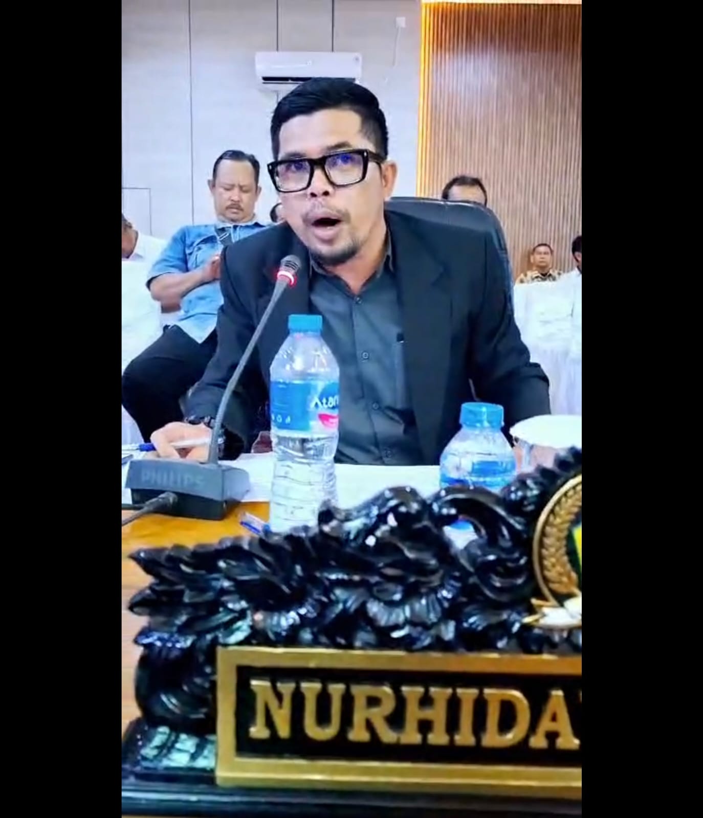 ANGGOTA DPRD Karimun, Nurhidayat mengkritisi sistem parkir di wilayah Pelabuhan Domestik. F Tri Haryono/Batam Pos