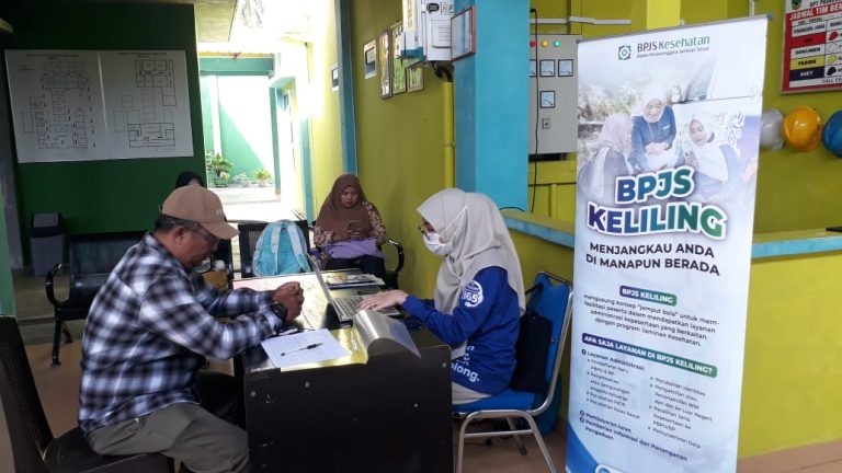 ILUSTRASI masyarakat saat melakukan pemeriksaan rutin Hipertensi dan Diabetes Melitus di Puskesmas Dabo Lama. F. Vatawari/BATAM POS