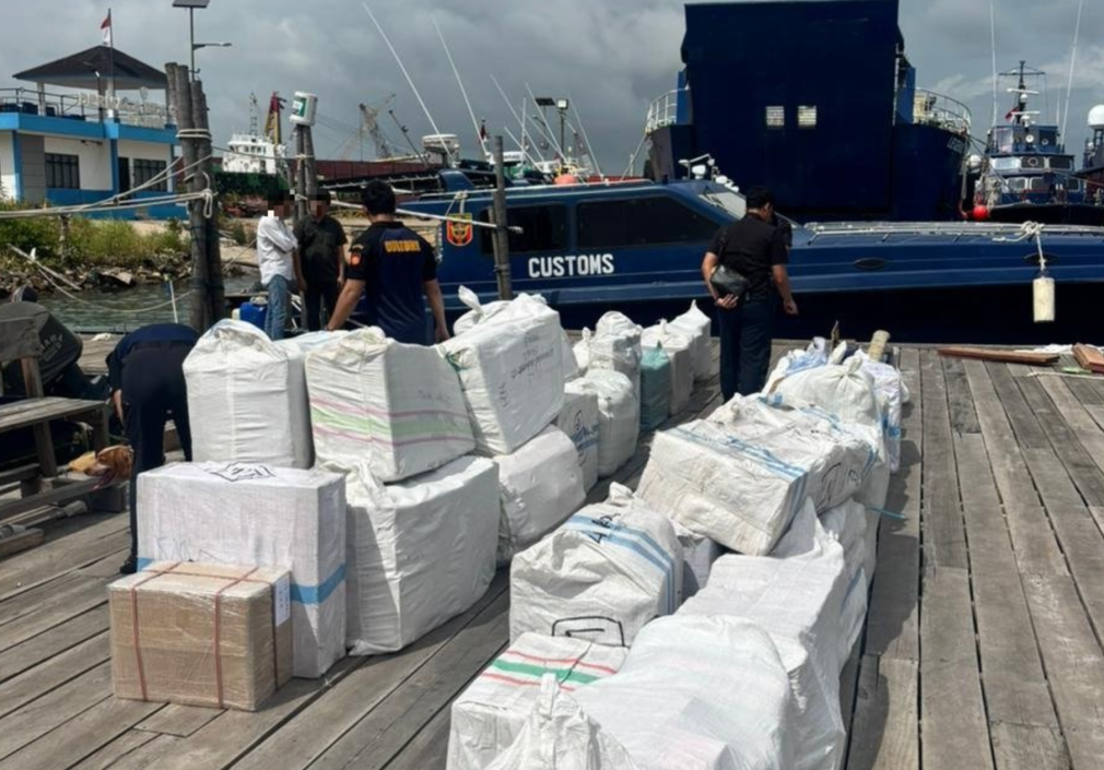 Barang tanpa dilengkapi dokumen kepabeanan melalui jalur perairan yang berhasil diamankan Bea Cukai Batam, Rabu (7/1) dini hari. F. Bea Cukai Batam untuk Batam Pos