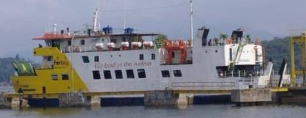 Kapal roro sandar di pelabuhan. Gangguan operasional kapal roro rute Kuala Tungkal&ndash;Dabo Singkep kembali menghambat distribusi logistik ke Kabupaten Lingga. F. Istimewa