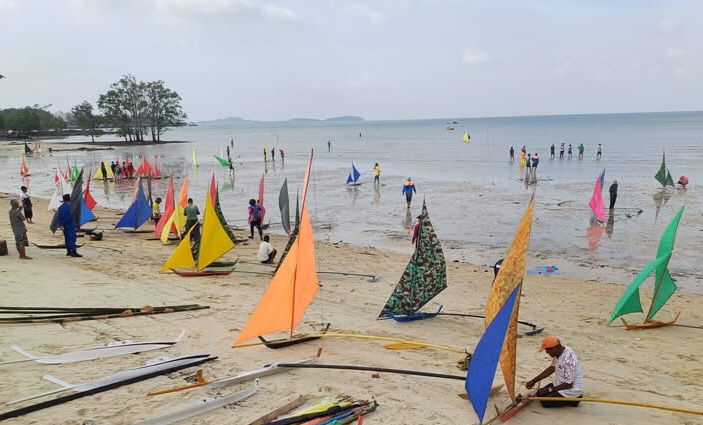 ANEKA perch layar pada Festival Jong Nusantara 2026. Event ini diikuti 43 tim dengan ukuran besar dan kecil selama dua hari. F- EDY UNTUK BATAMPOS