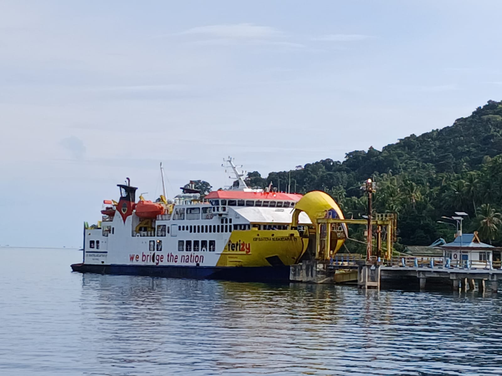 KAPAL roro KMP Bahtera Nusantara 01 saat bersandar di Pelabuhan Matak, Kecamatan Kute Siantan, Anambas. F IHSAN IMADUDDIN/Batam Pos