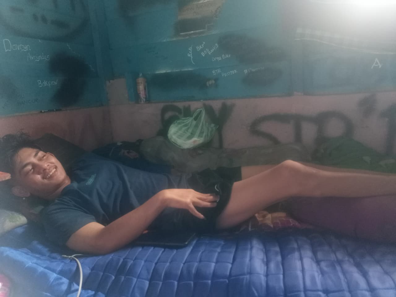 Dafri, saat ditemui di Rumah setelah menjalani terapi urut, Rabu (14/1). Dafri, saat ditemui di Rumah setelah menjalani terapi urut, Rabu (14/1). F. Vatawari/Batam Pos