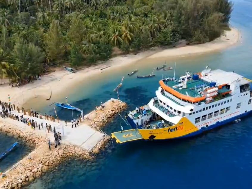 Peresmian pengoperasian lintasan perintis Banggai&ndash;Paisulamo&ndash;Dungkean oleh PT ASDP Indonesia Ferry (Persero) di Banggai Laut, Sulawesi Tengah.