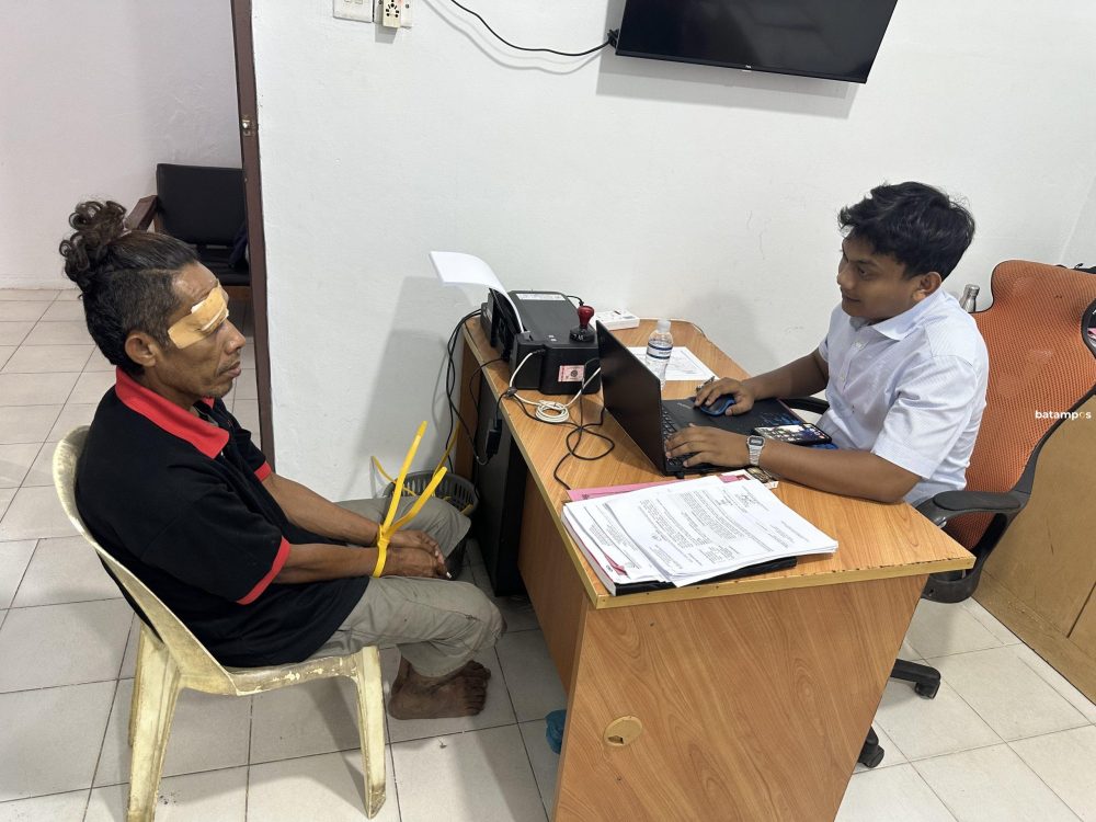 Pelaku pencurian motor menjalani pemeriksaan polisi di Mapolsek Sagulung.