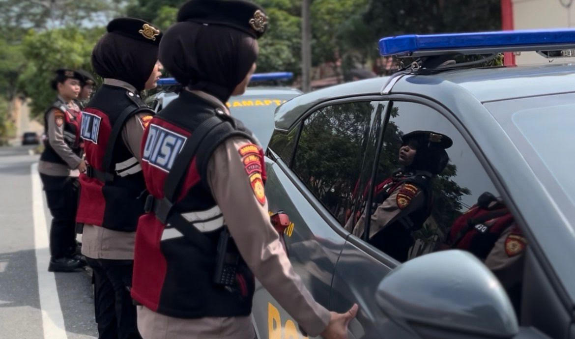 Peluncuran mobil listrik sebagai kendaraan patroli Polwan Polda Kepri, Senin (19/1). F. Yashinta/Batam Pos