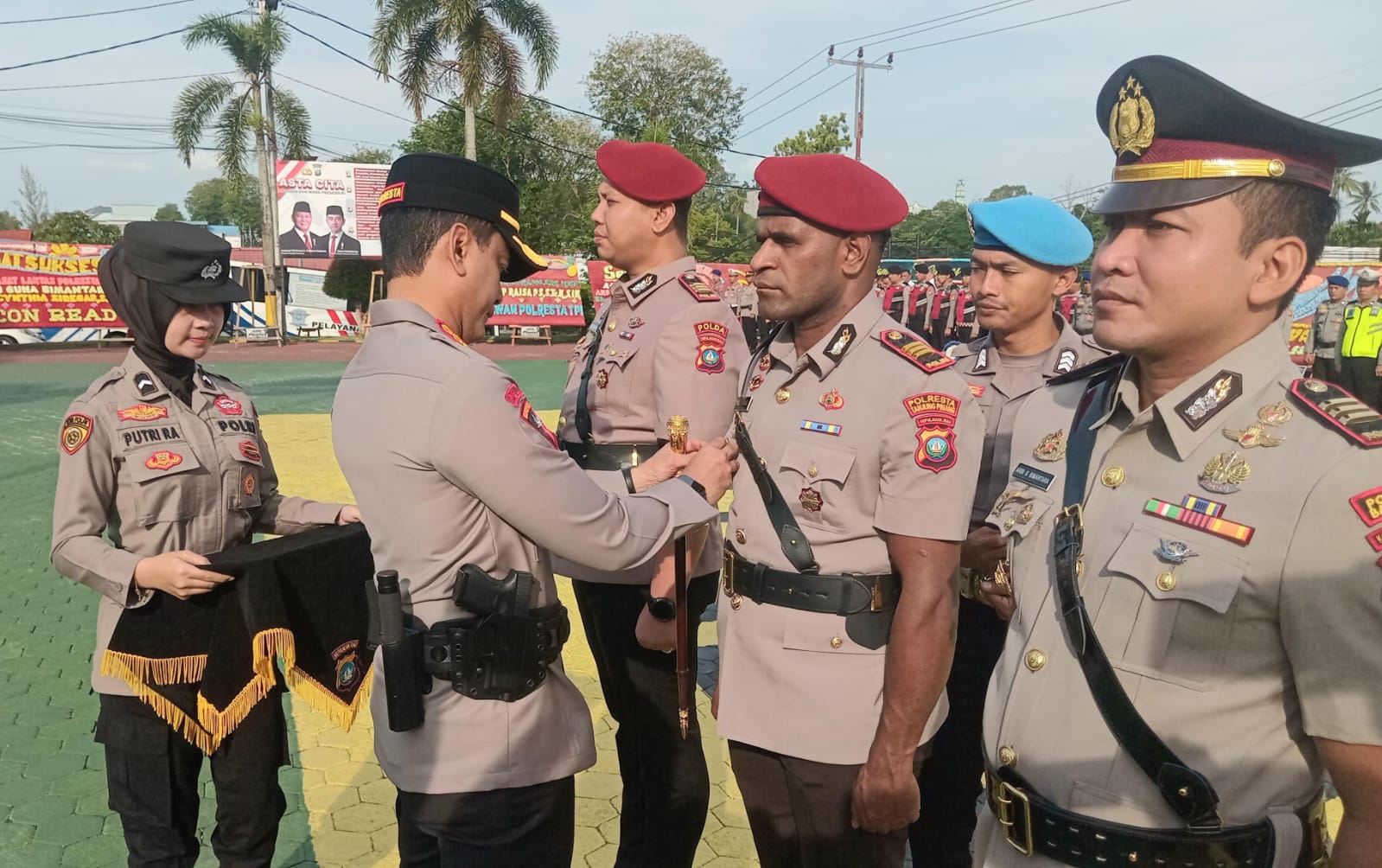 KAPOLRESTA Tanjungpinang, Kombes Indra saat memimpin sertijab sejumlah Kasat dan Kapolsek di Mapolresta Tanjungpinnag, Senin (19/1/2026). F. Mohamad Ismail/Batam Pos