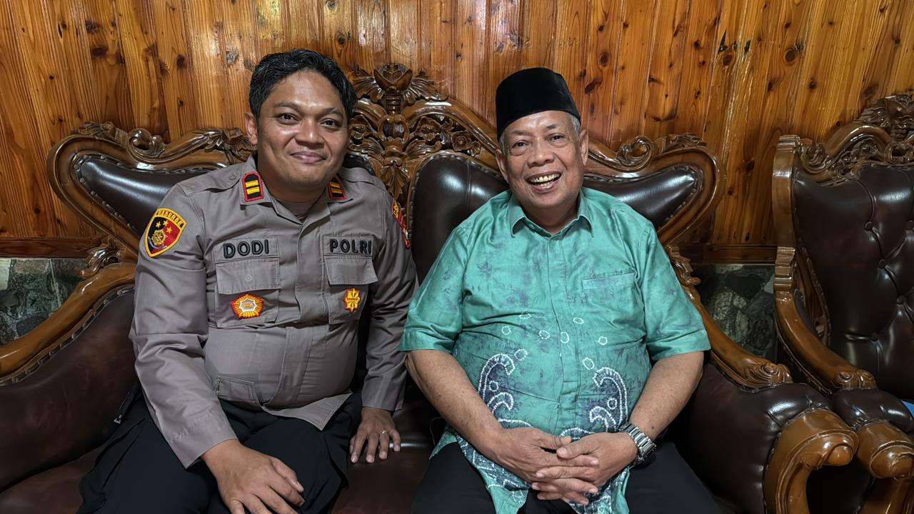 KAPOLSEK Siantan, Iptu Dodi Setiawan bersama Ketua LAM Kabupaten Anambas, Ardhan. F Ihsan Imaduddin/Batam Pos