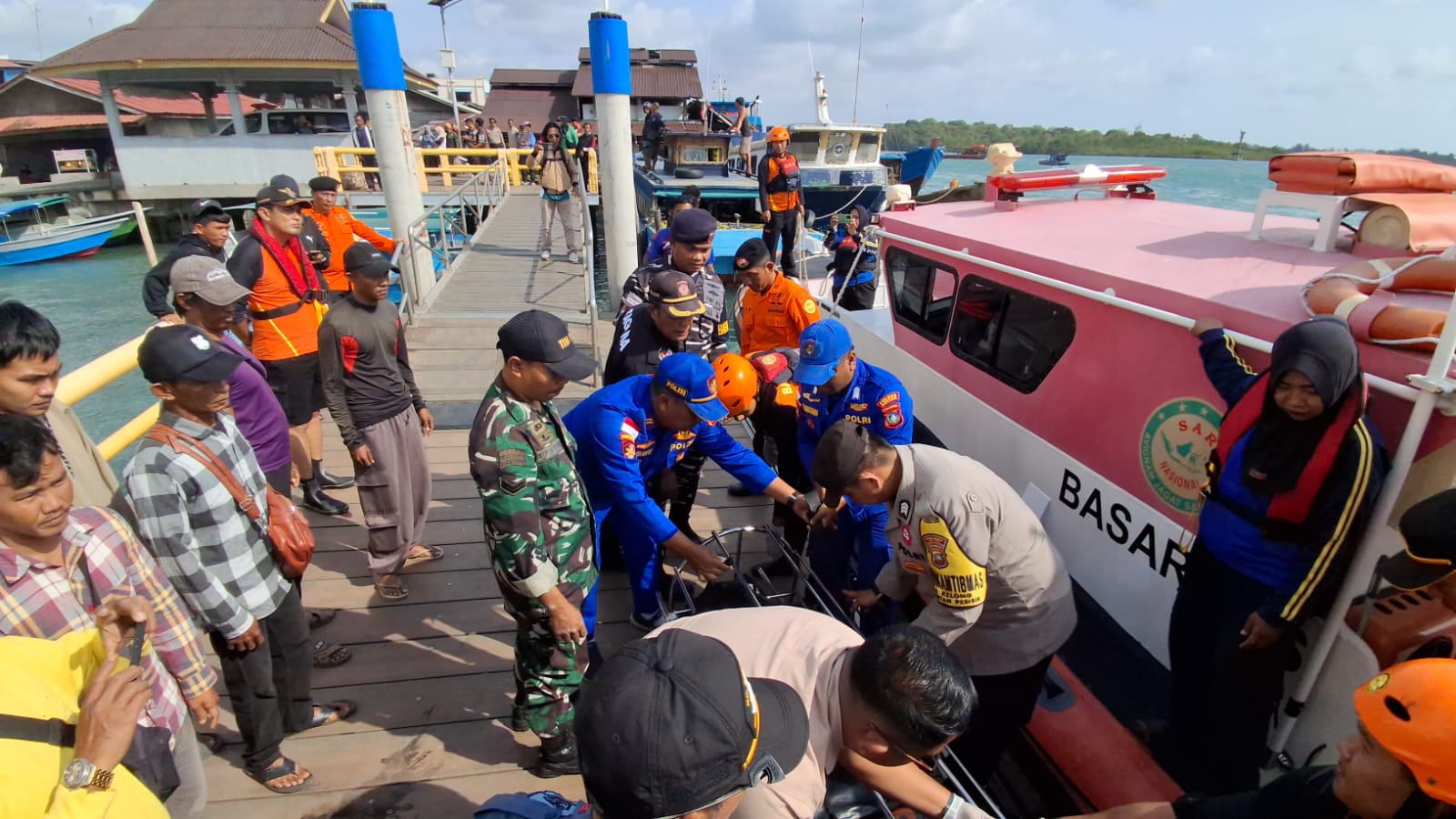 JASAD Rian Irawan, korban tenggelam dievakuasi di Perairan Pulau Poto, Bintan, Kamis (22/1/2026). F.Basarnas Tanjungpinang untuk Batam Pos.